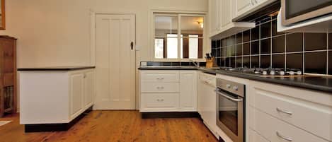House, 2 Bedrooms | Private kitchen | Full-sized fridge, microwave, oven, stovetop
