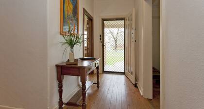 Red Brick Beauty - Central Cottage