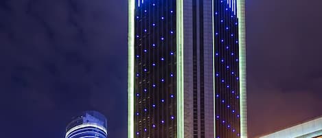 Fassade der Unterkunft – Abend/Nacht