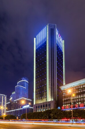 Front of property - evening/night - Chongqing YiMei Hotel (Chongqing)