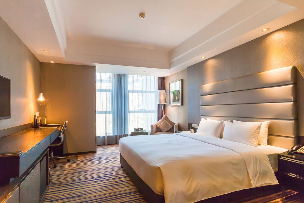 Superior Double Room | Minibar, in-room safe, desk, blackout curtains