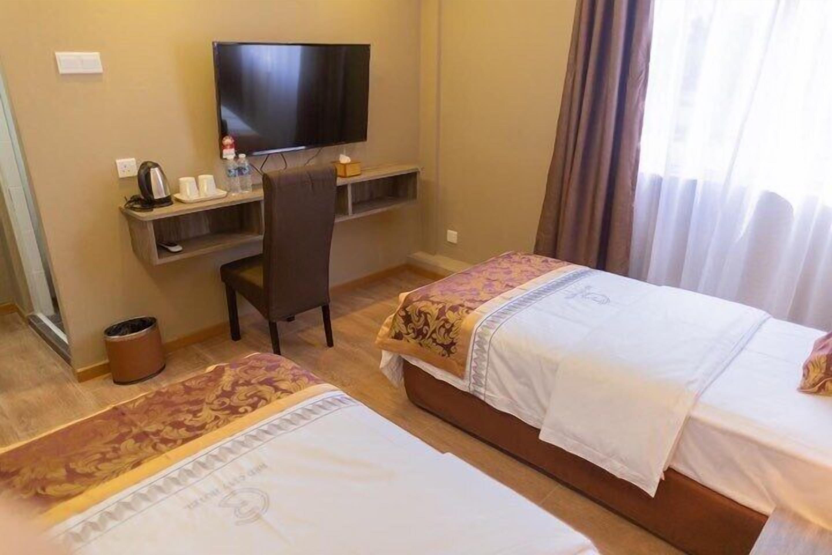 twin room | desk, free wifi, bed sheets