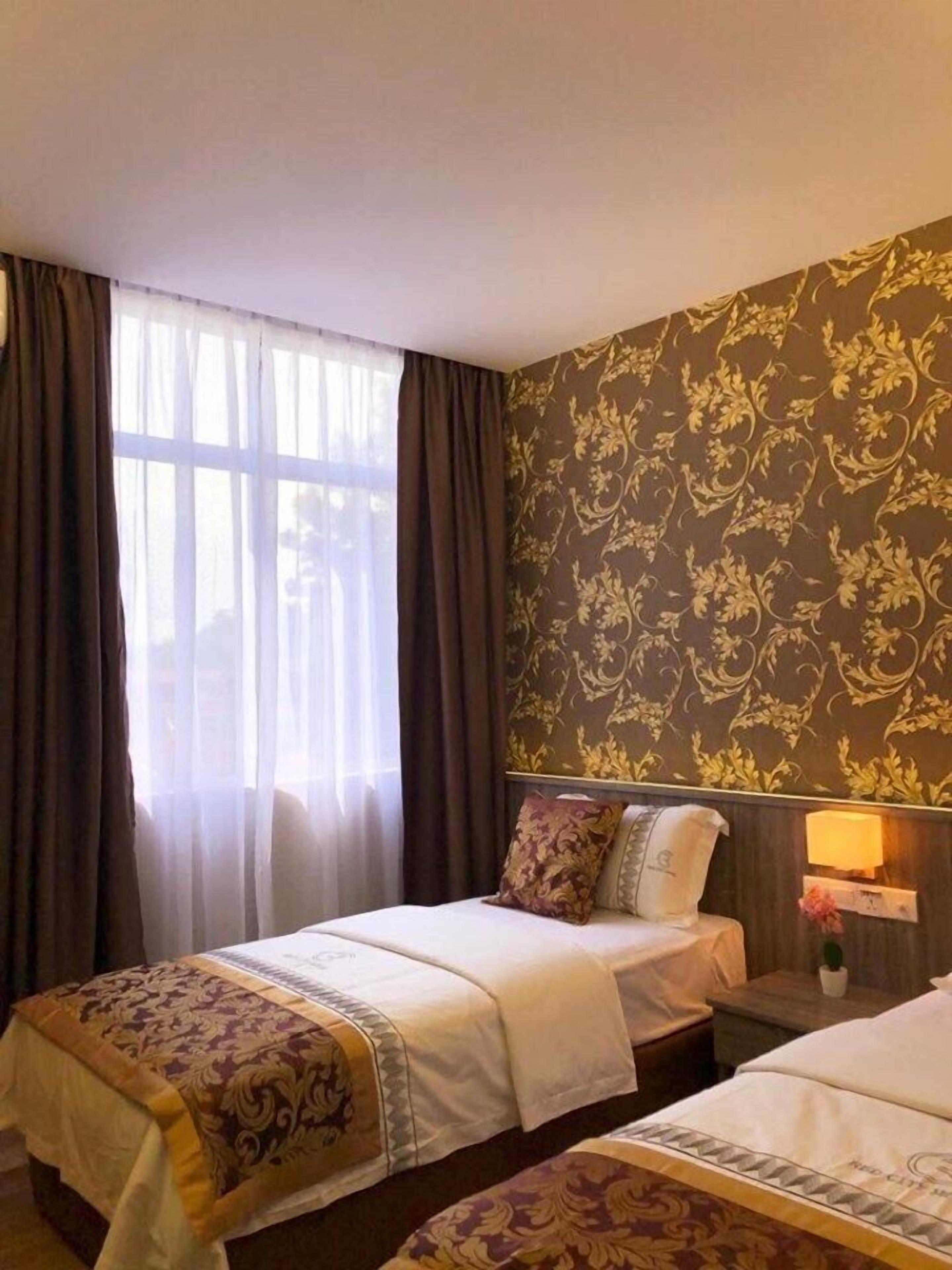 twin room | desk, free wifi, bed sheets