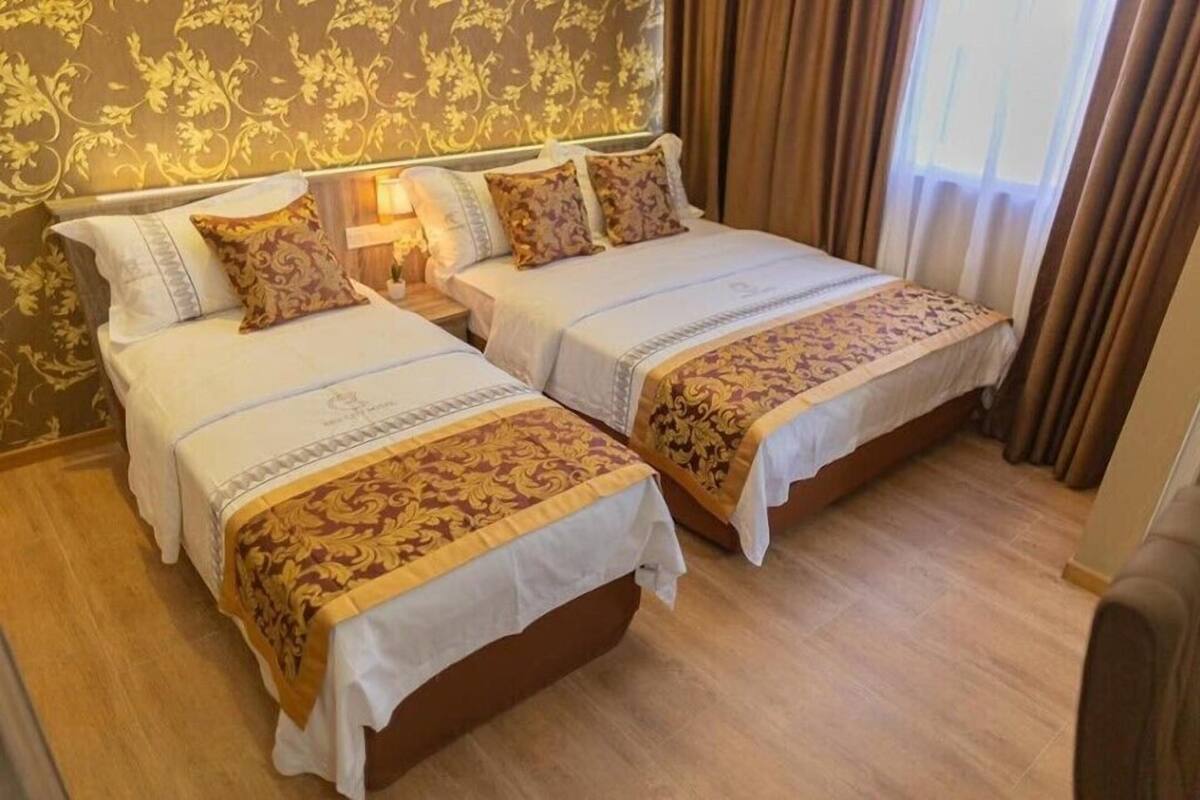 Family Triple Room | Desk, WiFi (free), bed sheets