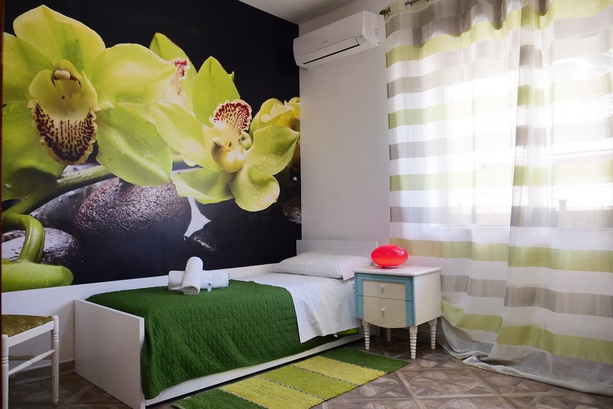 Single Room (Orchidea Verde) | Desk, rollaway beds, free WiFi, bed sheets