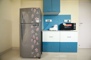 Apartamento familiar | Cocina privada | Frigorífico grande, microondas en la zona común y hervidor eléctrico