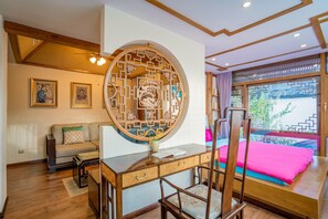 Doppia Signature | Una scrivania, tende oscuranti, Wi-Fi gratuito