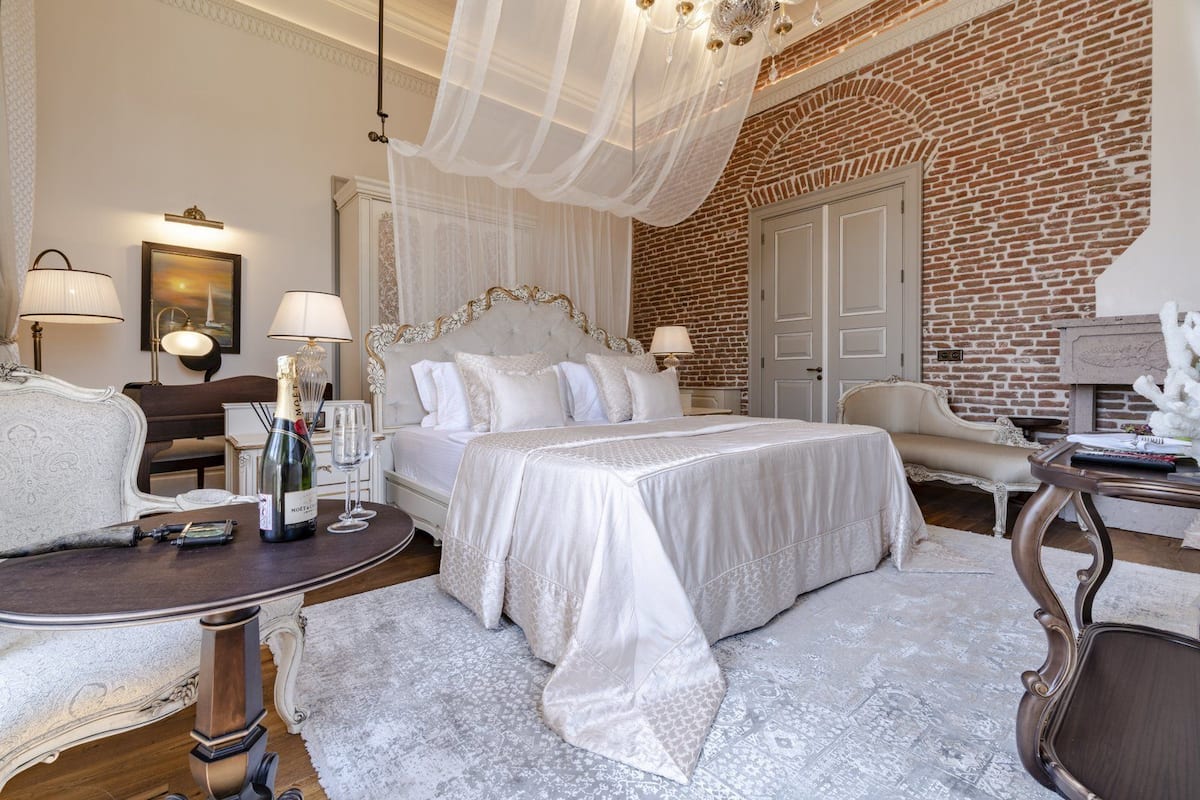 Suite Premium, 1 cama de matrimonio, bañera de hidromasaje, vistas al mar | 1 dormitorio, ropa de cama de alta calidad, caja fuerte