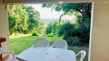Basic Apartment | Terrace/patio
