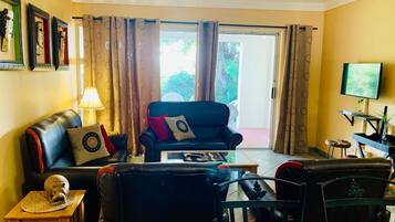 Basic Apartment | Living room | Flat-screen TV
