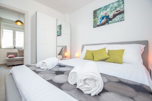 1 chambre, rideaux occultants, fer et planche à repasser