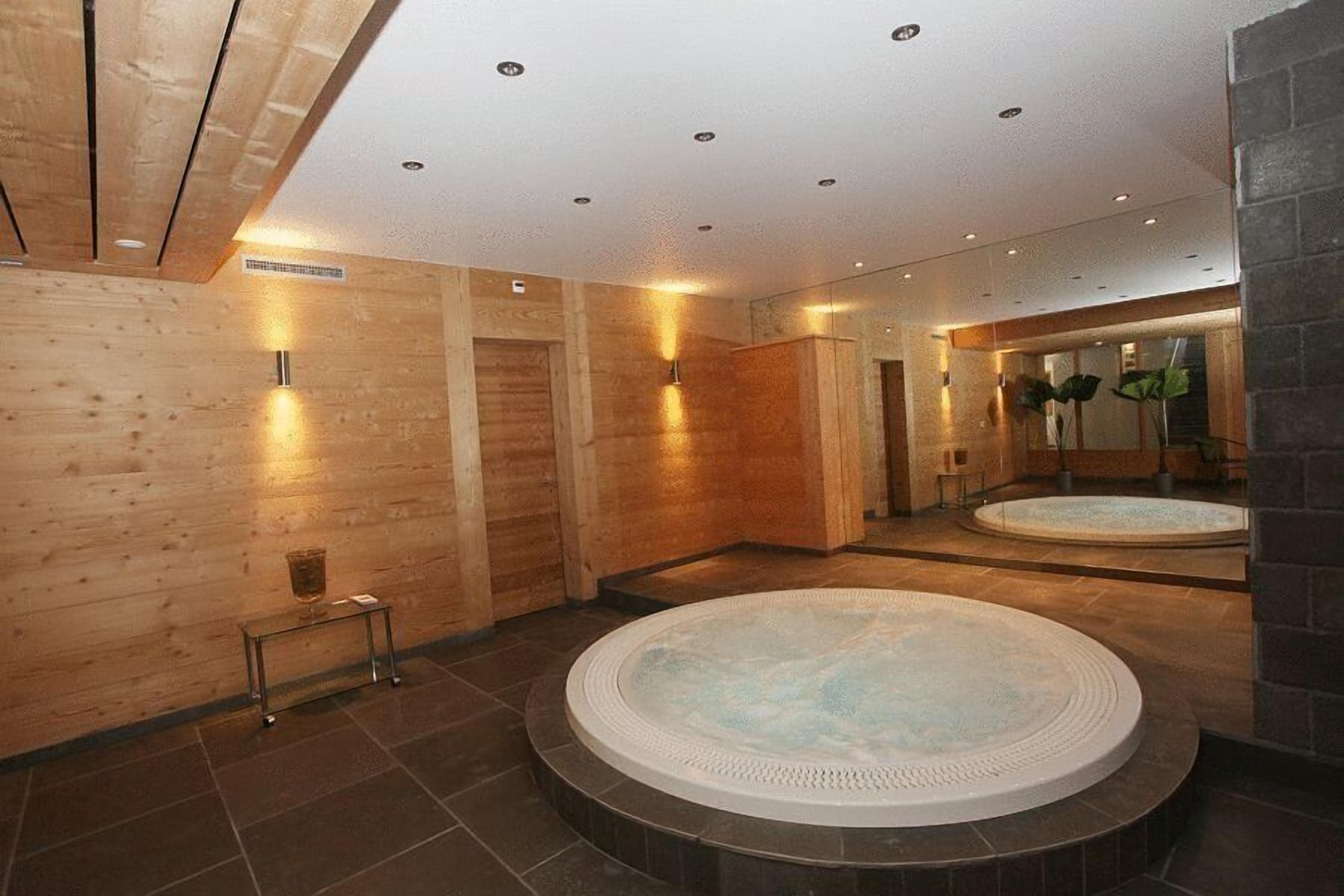 sauna, hot tub, steam room, massages