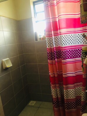 Apartment, 3 Bedrooms | Bathroom | Shower, slippers, towels, soap - Lifestyle Terraces - Syokimau (Syokimau)