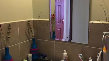 Apartment, 3 Bedrooms | Bathroom sink