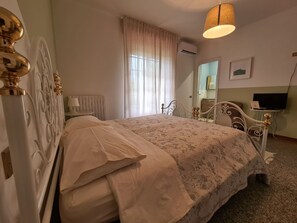 Dreibettzimmer (Private External Bathroom - Verde)