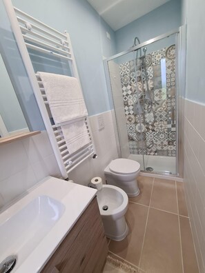 Triple Room (Private External Bathroom - Verde) | Bathroom - Catarina (Tollo)