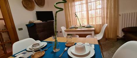 Free daily self-service breakfast