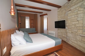 Deluxe Double or Twin Room | 6 bedrooms, in-room safe, soundproofing, free WiFi