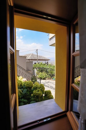 6 bedrooms, in-room safe, soundproofing, free WiFi