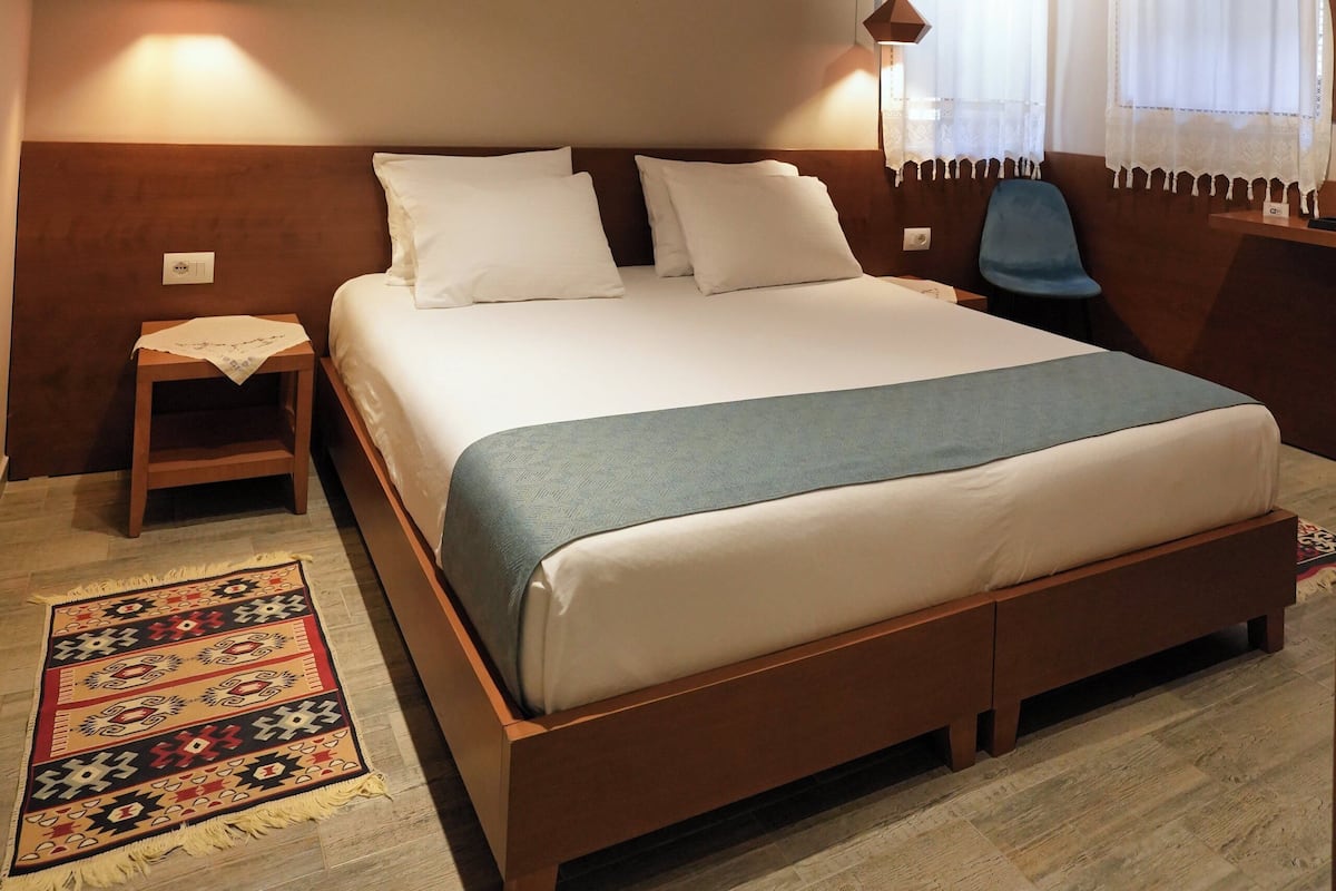 6 bedrooms, in-room safe, soundproofing, free WiFi