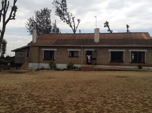 Front of property - Teule Guest House (Oloitoktok)