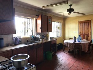 Double Room | Shared kitchen | Shared fridge, microwave, electric kettle - Teule Guest House (Oloitoktok)