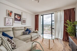 Superior Apartment, Private Bathroom (City Centre 2-Bed) | Lounge - Central Belfast Apartments: Victoria (Belfast)