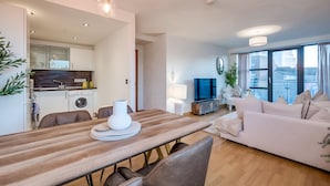 Superior Apartment, Private Bathroom (City Centre 2-Bed) | Lounge - Central Belfast Apartments: Victoria (Belfast)