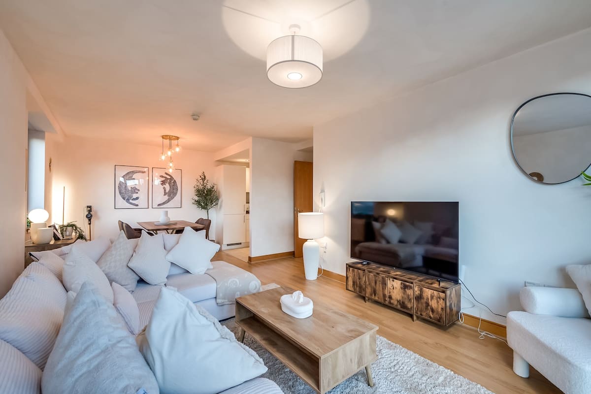 Superior Apartment, Private Bathroom (City Centre 2-Bed) | Lounge