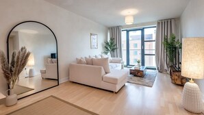 Superior Apartment, Private Bathroom (City Centre 2-Bed) | Lounge - Central Belfast Apartments: Victoria (Belfast)