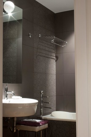Estudi en suite Comfort | Bany | Assecador de cabells, tovalloles, sabó i xampú 