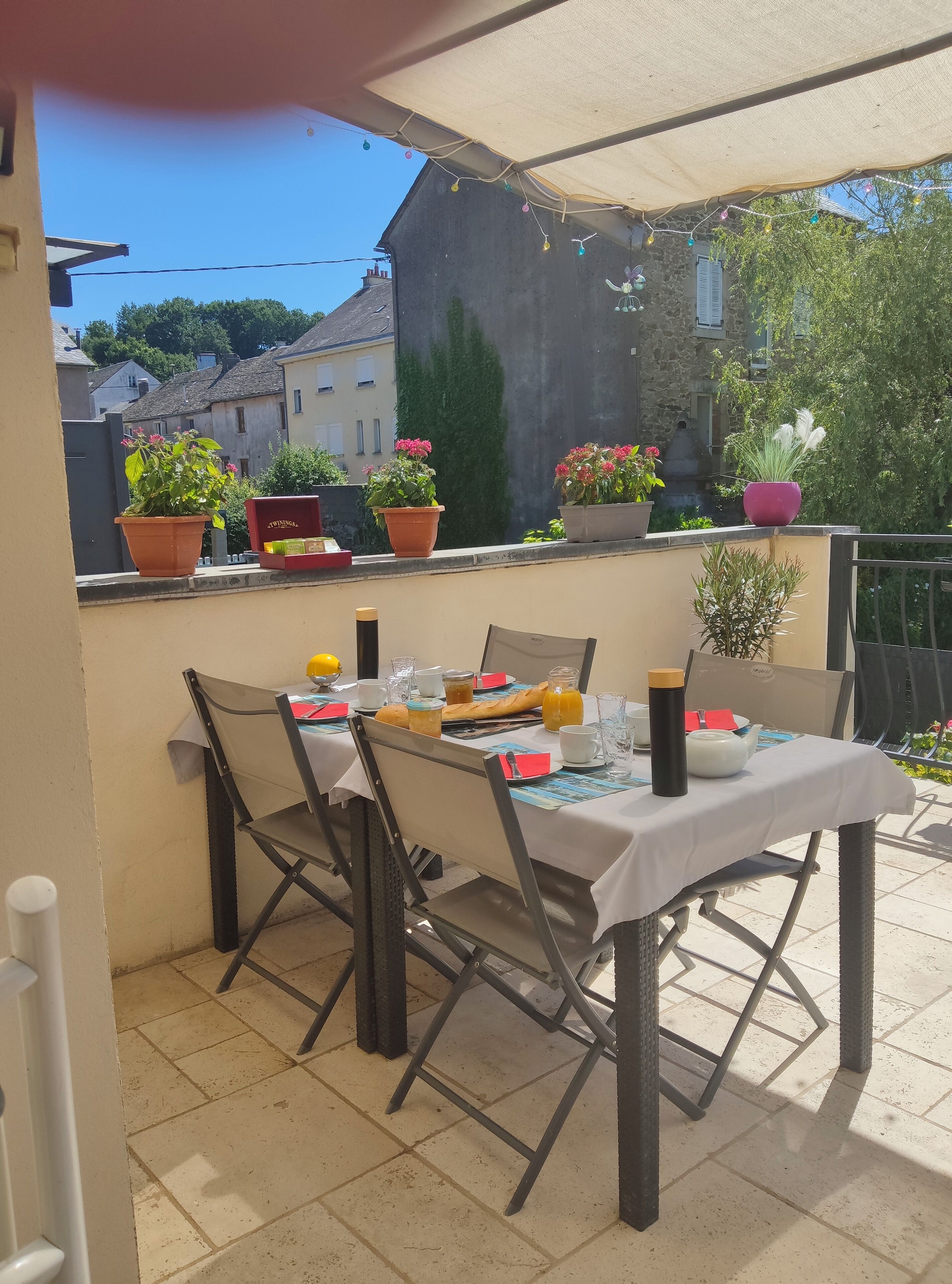 Free daily continental breakfast