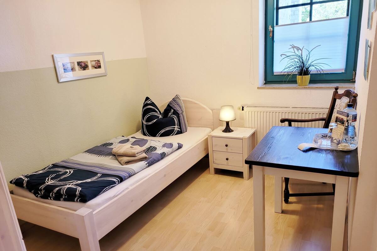 Economy Single Room | WiFi (free), bed sheets