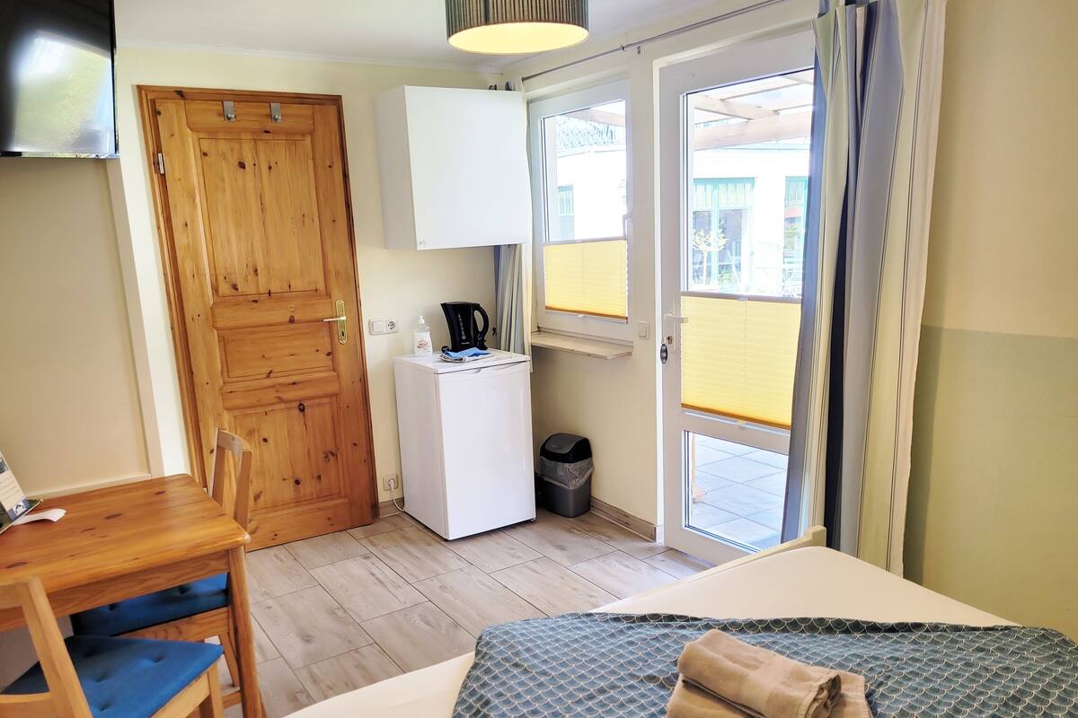 Single Room, Terrace | Living area | 90-cm flat-screen TV with cable channels, TV