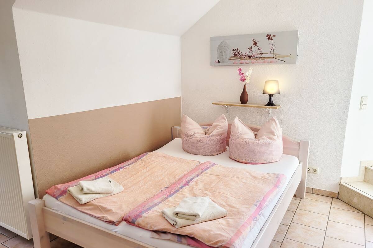 Double Room | WiFi (free), bed sheets