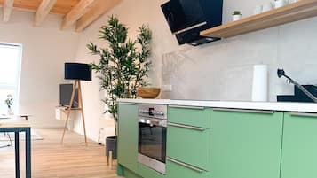 Deluxe Studio Suite, 1 Bedroom, Non Smoking | Private kitchen