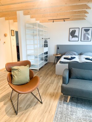 Deluxe-Studiosuite, 1 Schlafzimmer, Nichtraucher | Wohnbereich | Flachbildfernseher