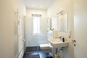 Departamento clásico (inkl. 75€ Endreinigungsgebühr) | Baño | Regadera, toallas, jabón, papel de baño 