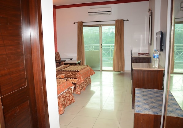 Deluxe Triple Room | Free WiFi, wheelchair access - Sangam hotel (Muzaffarabad)