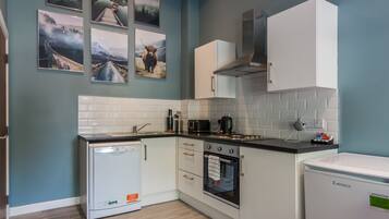 Căn hộ | Bếp riêng | Tủ lạnh, lò nướng, máy rửa bát, ấm điện