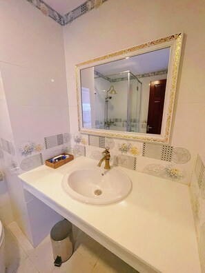 Standard Double Room | Bathroom | Shower, free toiletries, hair dryer, bathrobes - Sunrise Ninh Thuan Hotel (Ninh Hai)
