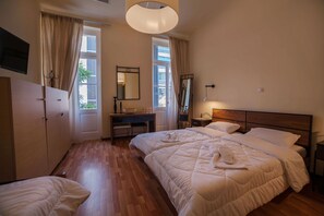 Free WiFi, bed sheets - Athinas Street Inn (Athens)