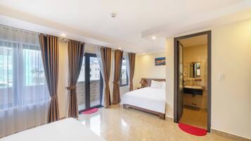 Kamar Quadruple Keluarga | 1 kamar tidur, minibar, meja kerja, dan tirai kedap cahaya