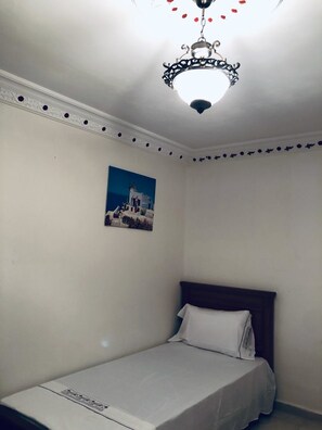 Standard Twin Room | Desk, blackout curtains, free WiFi, bed sheets