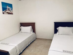 Standaard Twin kamer | Een bureau, verduisterende gordijnen, gratis wifi, beddengoed