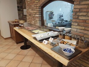 Desayuno buffet todos los días (con cargo) 