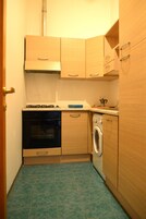 大冰箱、炉灶、意式浓缩咖啡机、厨具/餐具