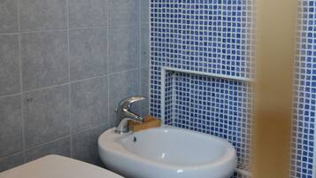 Suite Deluxe, 1 grand lit et 1 canapé-lit | Salle de bain