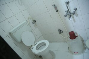 Deluxe Double Room | Bathroom | Towels