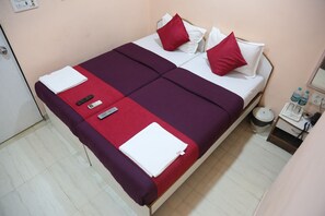 Free WiFi, bed sheets